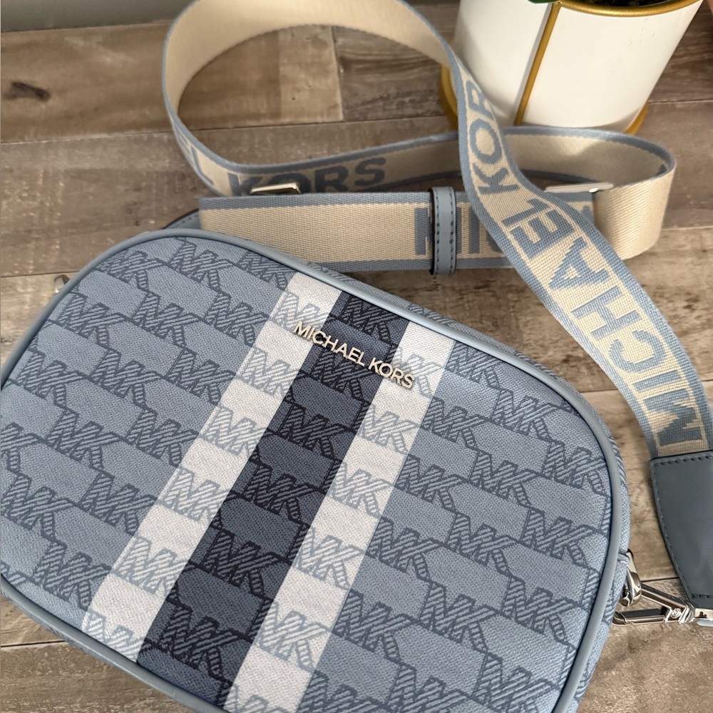 Michael Kors Crossbody Bag in Shades of Blue